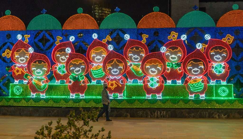 Colorful LED display of cartoon child musicians at Medellín Alumbrados del Río Christmas light festival
