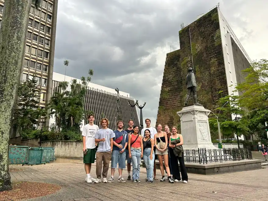 free-walking-tour-medellin-downtown-group