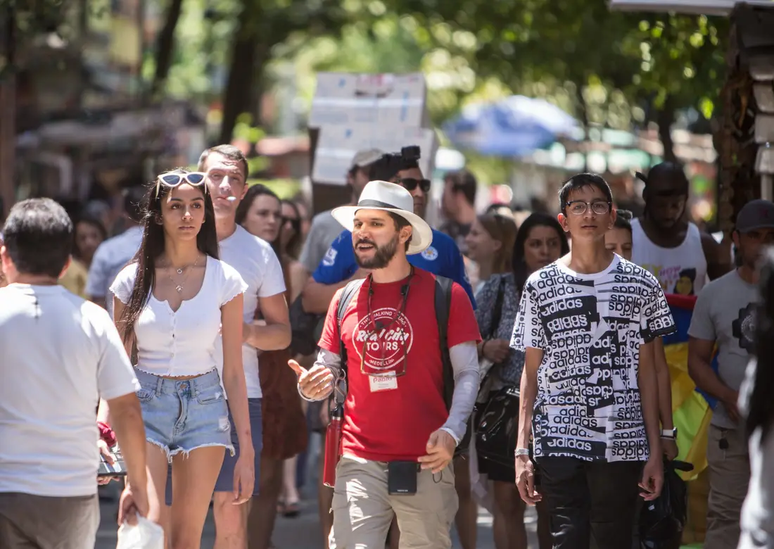 free-walking-tour-medellin-street-market
